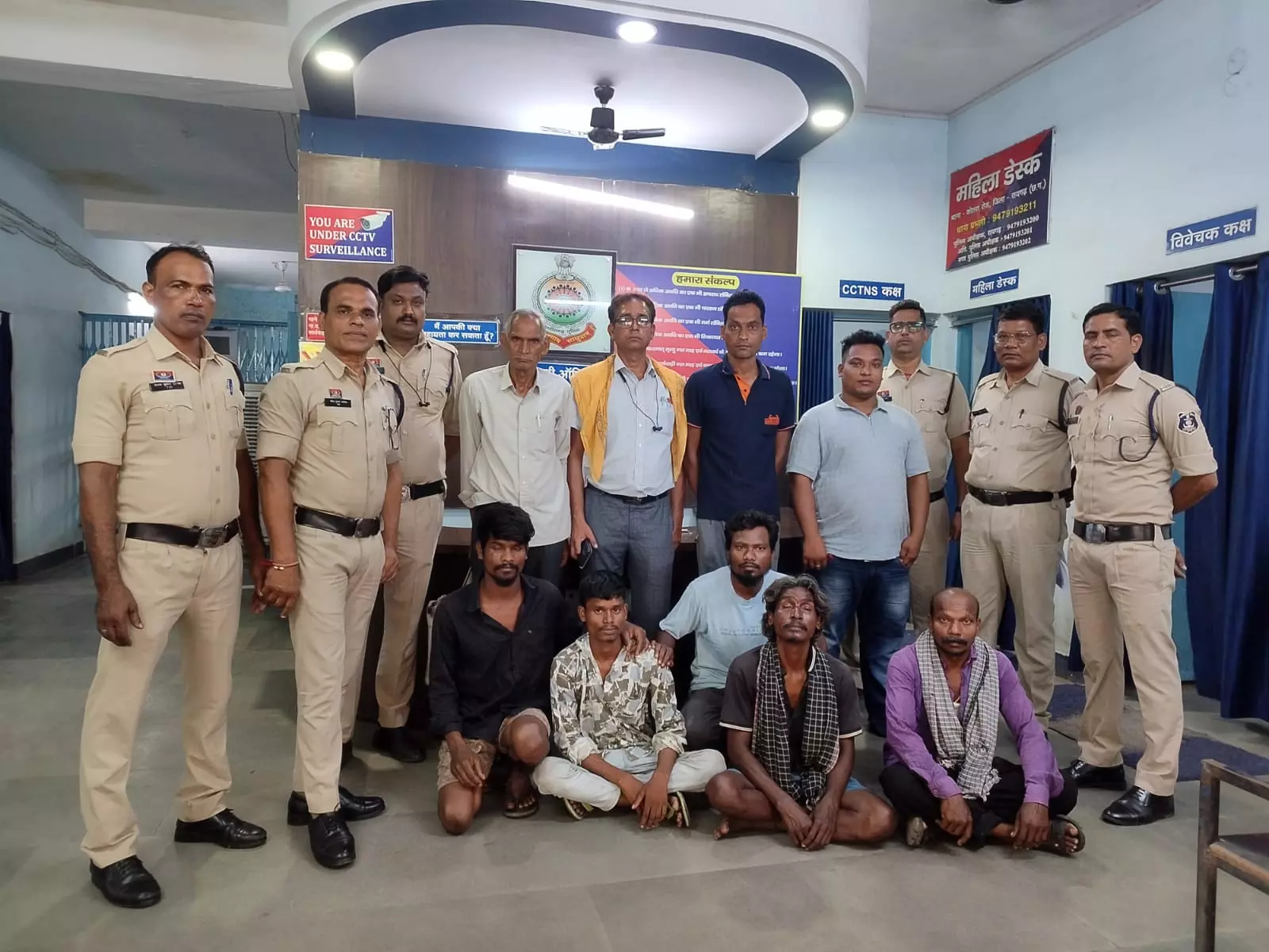 पुलिस ने गली-मोहल्लों में चलाया सर्च ऑपरेशन, 10 वारंटी गिरफ्तार पुलिस ने गली-मोहल्लों में चलाया सर्च ऑपरेशन, 10 वारंटी गिरफ्तार