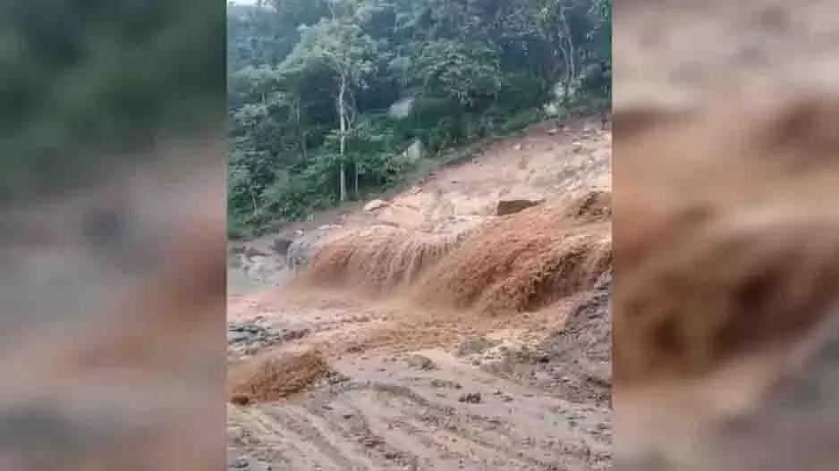 बादल फटने से कलिंग घाट सड़क फिर बह गई, कंधमाल में संपर्क बाधित बादल फटने से कलिंग घाट सड़क फिर बह गई, कंधमाल में संपर्क बाधित