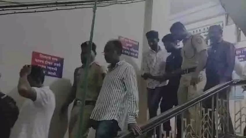 Pune: पुलिस सतर्क, नवरात्रि से पहले 43 बदमाशों को दबोचा Pune: पुलिस सतर्क, नवरात्रि से पहले 43 बदमाशों को दबोचा
