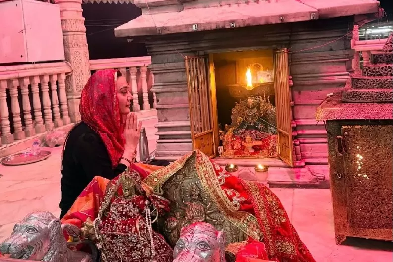 प्रीति जिंटा ने नवरात्रि के उत्साह में डूबकर मंदिर दर्शन की तस्वीर साझा की प्रीति जिंटा ने नवरात्रि के उत्साह में डूबकर मंदिर दर्शन की तस्वीर साझा की