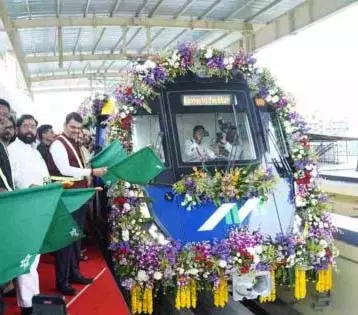 2026 के अंत तक मेट्रो के सभी चरण यात्रियों के लिए खुल जाएंगे - Devendra Fadnavis 2026 के अंत तक मेट्रो के सभी चरण यात्रियों के लिए खुल जाएंगे - Devendra Fadnavis