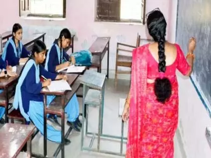 शिक्षकों के तबादलों में गड़बड़ी, रिहाई रोकी गई; राजस्व अपर आयुक्त ने दिए जांच के आदेश शिक्षकों के तबादलों में गड़बड़ी, रिहाई रोकी गई; राजस्व अपर आयुक्त ने दिए जांच के आदेश