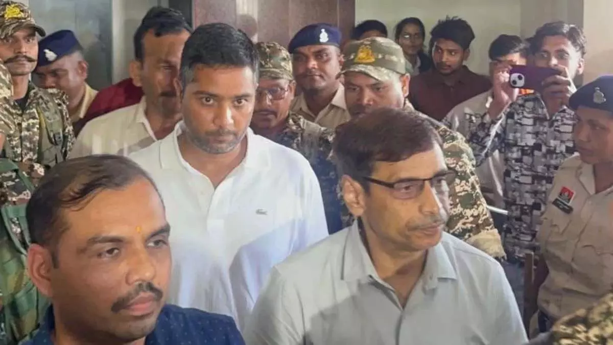 पूर्व CM भूपेश बघेल के बेटे चैतन्य बघेल की अग्रिम जमानत याचिका खारिज पूर्व CM भूपेश बघेल के बेटे चैतन्य बघेल की अग्रिम जमानत याचिका खारिज