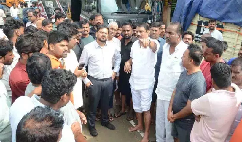 Devireddy Sudheer Reddy ने बाढ़ पीड़ितों के लिए शीघ्र सहायता का आग्रह किया Devireddy Sudheer Reddy ने बाढ़ पीड़ितों के लिए शीघ्र सहायता का आग्रह किया