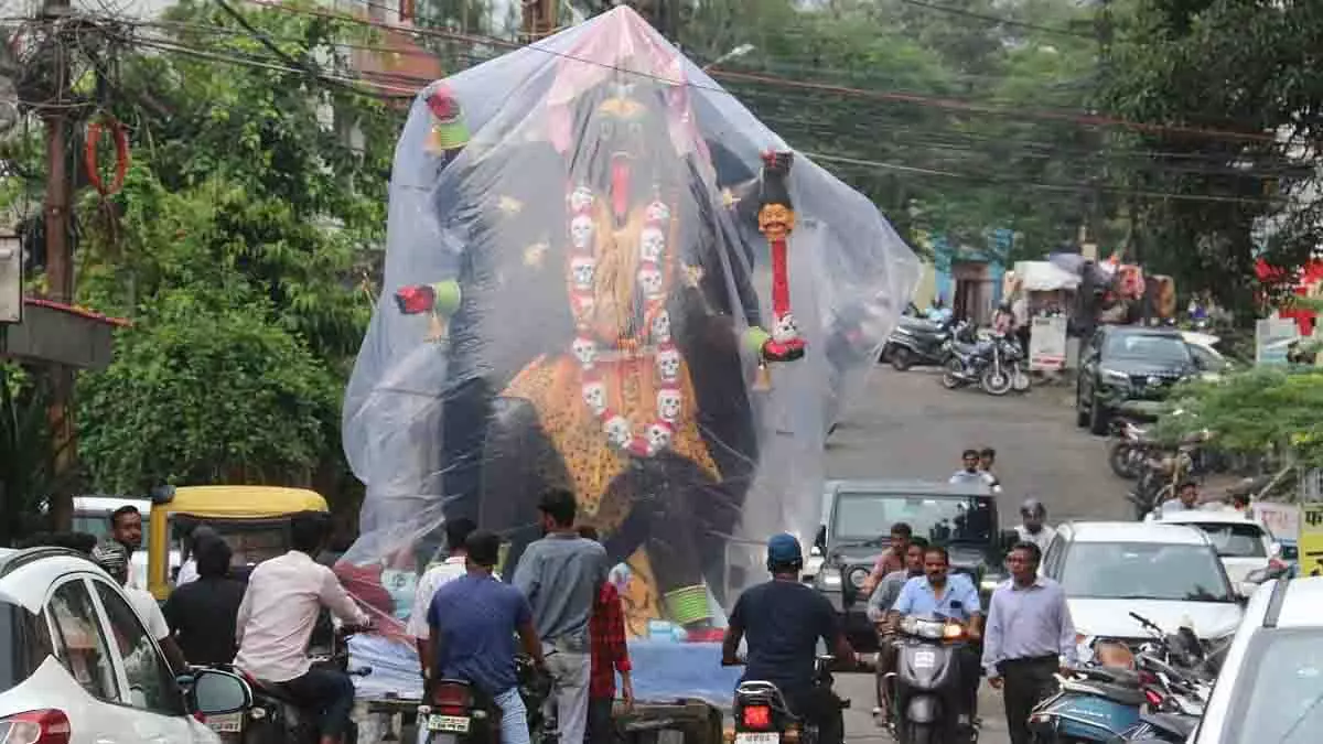 Navratri: भोपाल में भव्य शोभायात्रा और भक्ति के साथ मां दुर्गा का स्वागत Navratri: भोपाल में भव्य शोभायात्रा और भक्ति के साथ मां दुर्गा का स्वागत