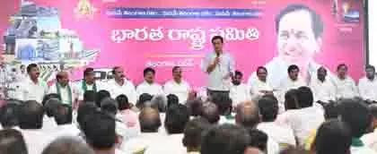 Telangana: बीआरएस ने रिंग रोड पीड़ितों को दिया समर्थन का आश्वासन Telangana: बीआरएस ने रिंग रोड पीड़ितों को दिया समर्थन का आश्वासन