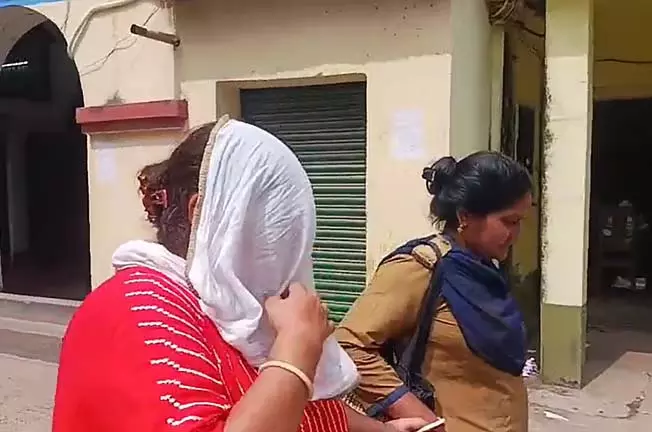 स्कूल निरीक्षक के जाली हस्ताक्षर के आरोप में प्रधानाध्यापिका गिरफ्तार स्कूल निरीक्षक के जाली हस्ताक्षर के आरोप में प्रधानाध्यापिका गिरफ्तार