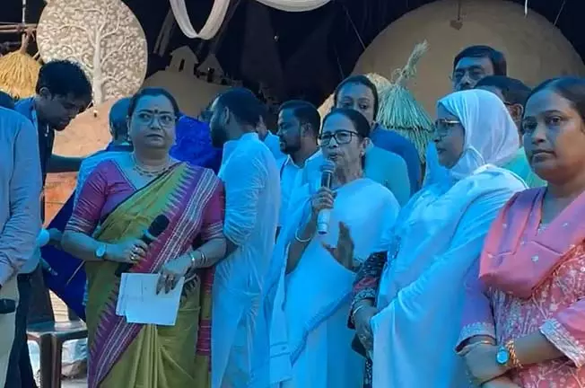 ममता ने आम लोगों के लाभ के लिए नई GST दरें लागू कीं ममता ने आम लोगों के लाभ के लिए नई GST दरें लागू कीं
