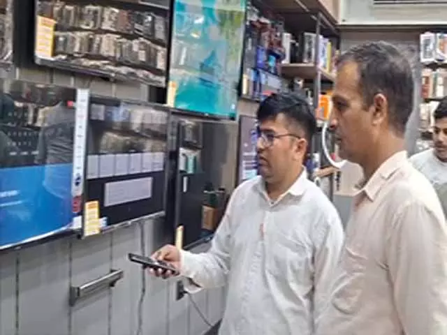 नवरात्रि पर जीएसटी 2.0 सुधार: करनाल में इलेक्ट्रॉनिक्स की खरीदारी में रौनक नवरात्रि पर जीएसटी 2.0 सुधार: करनाल में इलेक्ट्रॉनिक्स की खरीदारी में रौनक