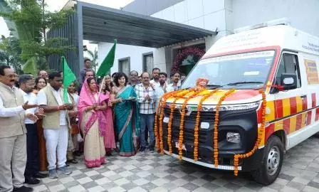 जिला चिकित्सालय को मिली एडवांस लाइफ सपोर्ट एम्बुलेंस की सौगात जिला चिकित्सालय को मिली एडवांस लाइफ सपोर्ट एम्बुलेंस की सौगात