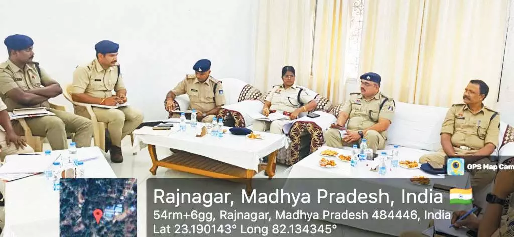MP-CG पुलिस की संयुक्त बैठक में अंतरराज्यीय गौवंश तस्करी और अपराधों पर कड़ी कार्रवाई का निर्णय MP-CG पुलिस की संयुक्त बैठक में अंतरराज्यीय गौवंश तस्करी और अपराधों पर कड़ी कार्रवाई का निर्णय