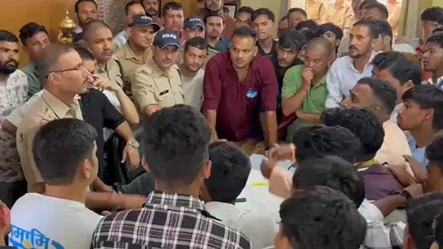 गोपेश्वर महाविद्यालय में छात्रसंघ चुनाव स्थगित, NSUI ने लगाए गंभीर आरोप गोपेश्वर महाविद्यालय में छात्रसंघ चुनाव स्थगित, NSUI ने लगाए गंभीर आरोप
