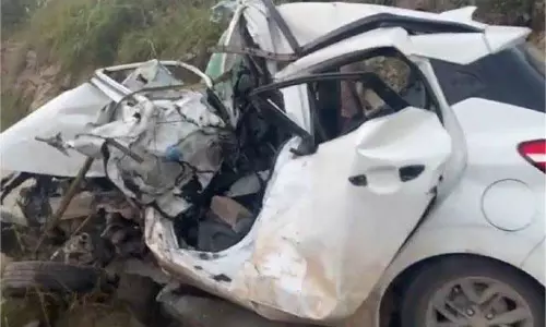 Jammu Kashmir :राष्ट्रीय राजमार्ग पर दर्दनाक सड़क हादसा, कार के परखच्चे उड़े \ Jammu Kashmir :राष्ट्रीय राजमार्ग पर दर्दनाक सड़क हादसा, कार के परखच्चे उड़े \