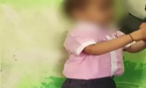 खिलखिलाती मुस्कान की जगह आंसू...बेरहम टीचर! खिलखिलाती मुस्कान की जगह आंसू...बेरहम टीचर!