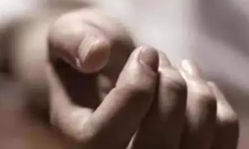 स्टूडेंट ने खिड़की में लगाई फांसी, तहसीलदार स्पॉट पर पहुंचे