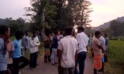 ट्रैक्टर में दब गया चालक, लापरवाही ने ले ली जान
