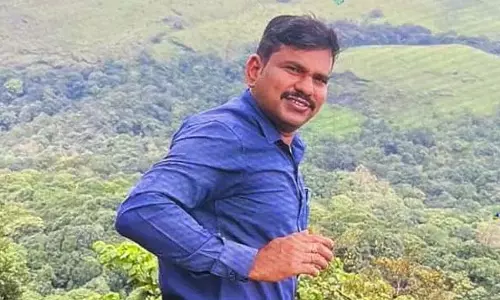 शिक्षक की मौत; सेल्फी लेते समय पत्नी के सामने खाई में गिरने से पति की मौत शिक्षक की मौत; सेल्फी लेते समय पत्नी के सामने खाई में गिरने से पति की मौत