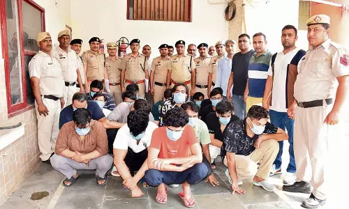 अमेरिकी नागरिकों को ठगने वाले फर्जी कॉल सेंटर का भंडाफोड़, 18 गिरफ्तार