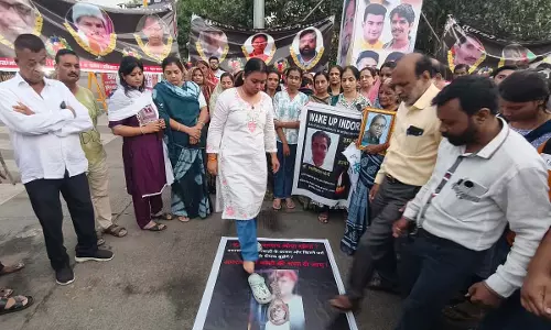इंदौर एयरपोर्ट रोड ट्रक हादसा: सहानुभूति की कमी से परिवार और स्थानीय लोग नाराज़