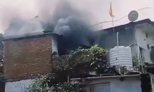 Damoh: घर में हुआ भीषण विस्फोट, घरेलू सामान जलकर राख Damoh: घर में हुआ भीषण विस्फोट, घरेलू सामान जलकर राख