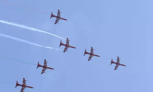 भारतीय वायुसेना के शो में हैरतअंगेज हवाई करतब ने 20,000 दर्शकों को मंत्रमुग्ध कर दिया
