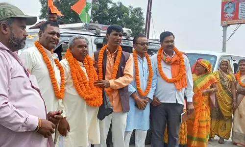 Bareilly: अमर शहीद को याद कर निकाली तिरंगा यात्रा
