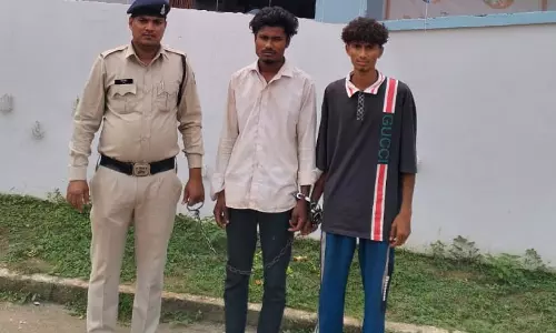 रायपुर : किशोरी के साथ अनाचार, 2 लड़के गिरफ्तार रायपुर : किशोरी के साथ अनाचार, 2 लड़के गिरफ्तार