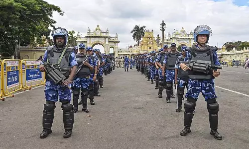 बानू मुश्ताक द्वारा मैसूर दशहरा उद्घाटन से पहले चामुंडी हिल्स पर भारी सुरक्षा व्यवस्था लागू
