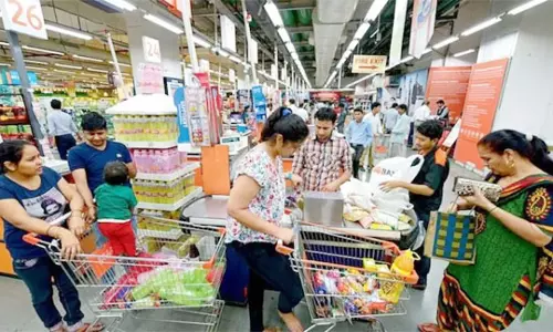 New Delhi: नई GST दरें आज से लागू, रोजमर्रा की चीजें हुई सस्ती New Delhi: नई GST दरें आज से लागू, रोजमर्रा की चीजें हुई सस्ती