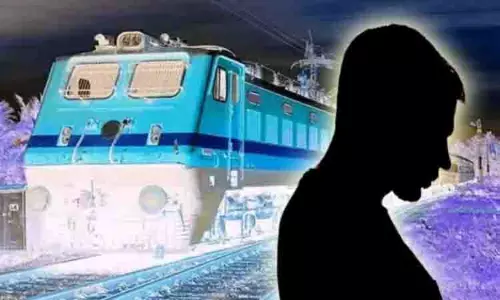 Tiruchi: कथित यौन उत्पीड़न के बाद इंजीनियरिंग के एक छात्र ने आत्महत्या कर ली Tiruchi: कथित यौन उत्पीड़न के बाद इंजीनियरिंग के एक छात्र ने आत्महत्या कर ली