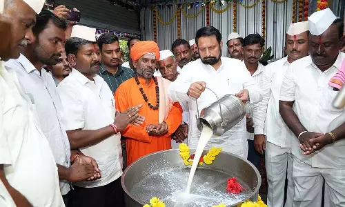 डेयरी फार्मिंग से आर्थिक स्थिति में सुधार होता है: Laxman Savadi डेयरी फार्मिंग से आर्थिक स्थिति में सुधार होता है: Laxman Savadi