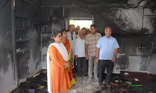 Nippani : विधायक ने क्षतिग्रस्त स्कूल का दौरा किया