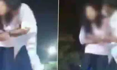 Kota: पुलिस वाहन पर युगल ने की अश्लील हरकतें, वीडियो से राजस्थान में आक्रोश Kota: पुलिस वाहन पर युगल ने की अश्लील हरकतें, वीडियो से राजस्थान में आक्रोश