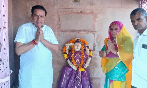 Jaipur: संसदीय कार्य मंत्री ने सुभद्रा माता जी मंदिर सर भाकर में पूजा-अर्चना की Jaipur: संसदीय कार्य मंत्री ने सुभद्रा माता जी मंदिर सर भाकर में पूजा-अर्चना की
