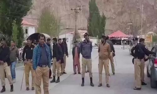 PoGB व्यापारियों का विरोध प्रदर्शन महत्वपूर्ण चरण में पहुंचा, छात्र गतिरोध में फंसे PoGB व्यापारियों का विरोध प्रदर्शन महत्वपूर्ण चरण में पहुंचा, छात्र गतिरोध में फंसे