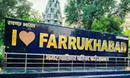 Farrukhabad: बस अड्डे पर सेल्फी प्वाइंट बेकार