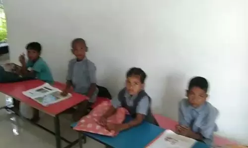 तिमाही परीक्षा में ये हाल, शिक्षक गायब मिले, प्रश्न पत्र के लिए राह देखते रहे स्टूडेंट्स