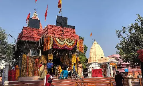 Navratri Day-1 2025: उज्जैन का हरसिद्धि शक्ति पीठ लाखों भक्तों को आकर्षित करता है Navratri Day-1 2025: उज्जैन का हरसिद्धि शक्ति पीठ लाखों भक्तों को आकर्षित करता है