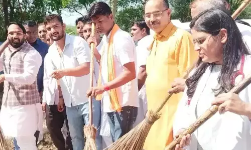 Jind: जींद विधायक का स्वच्छता अभियान Jind: जींद विधायक का स्वच्छता अभियान