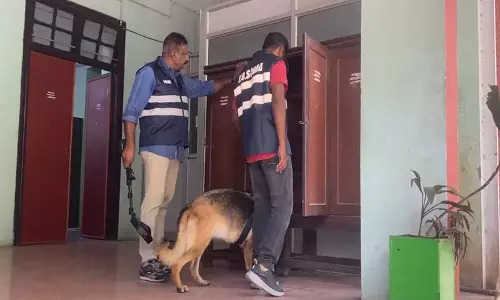 कोयंबटूर में बम विस्फोट की कई फर्जी धमकियां मिलीं, BDDS ने व्यापक तलाशी अभियान चलाया कोयंबटूर में बम विस्फोट की कई फर्जी धमकियां मिलीं, BDDS ने व्यापक तलाशी अभियान चलाया