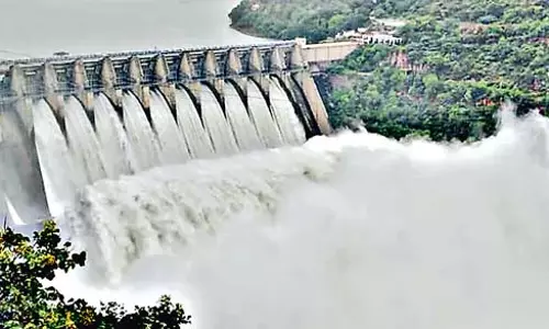 Andhra : श्रीशैलम जलाशय के 10 गेट हटा दिए गए Andhra : श्रीशैलम जलाशय के 10 गेट हटा दिए गए