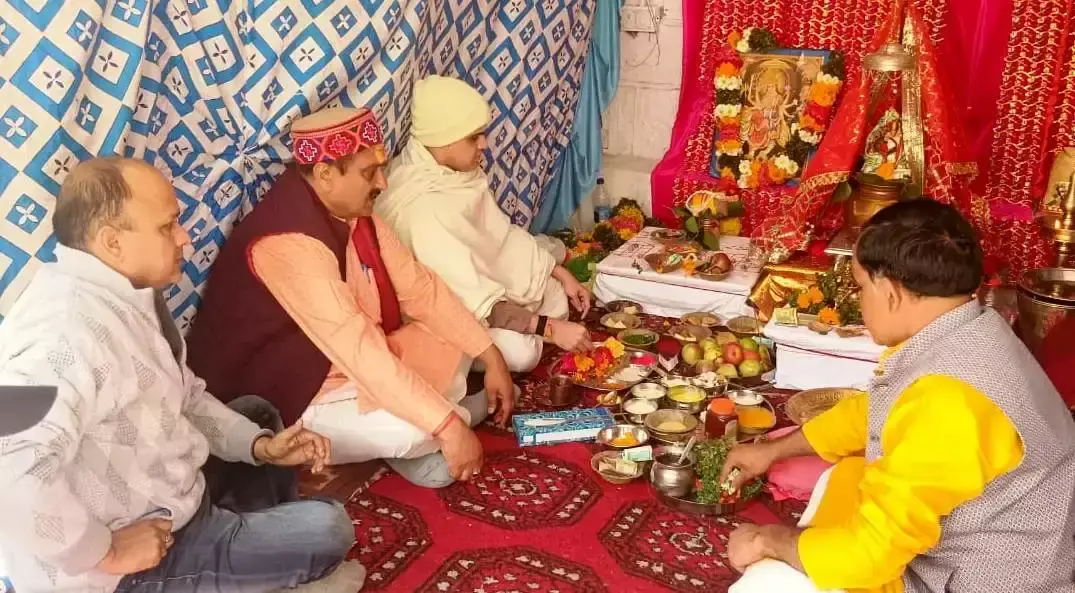 Gopeshwar: दुर्गा सप्तशती पाठ के लिए घाट स्थापना Gopeshwar: दुर्गा सप्तशती पाठ के लिए घाट स्थापना