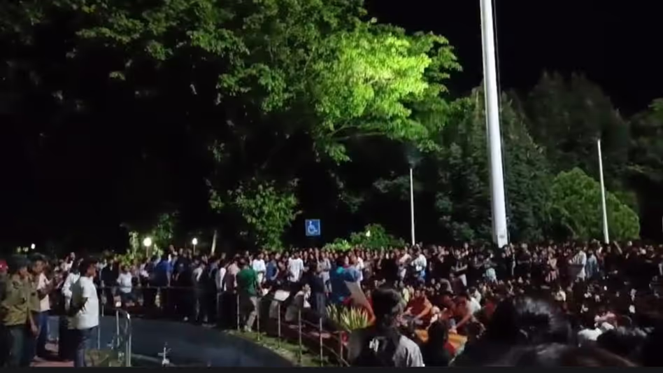 Tezpur विश्वविद्यालय के छात्रों ने जुबीन गर्ग के शोक के दौरान चुनाव कराने पर प्रशासन की आलोचना
