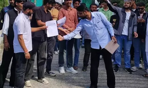 Pauri Garhwal: पेपर लीक पर गुस्साए छात्र नेता Pauri Garhwal: पेपर लीक पर गुस्साए छात्र नेता