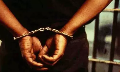 नालासोपारा में नाइजीरियाई नागरिक गिरफ्तार, MD ड्रग्स की बड़ी खेप जब्त नालासोपारा में नाइजीरियाई नागरिक गिरफ्तार, MD ड्रग्स की बड़ी खेप जब्त
