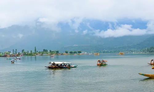 पहलगाम हमले के बाद क्षेत्र में पर्यटन और आशा का पुनर्निर्माण पहलगाम हमले के बाद क्षेत्र में पर्यटन और आशा का पुनर्निर्माण