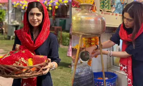 भूमि पेडनेकर ने नवरात्रि के पहले दिन जम्मू मंदिर में आशीर्वाद लिया भूमि पेडनेकर ने नवरात्रि के पहले दिन जम्मू मंदिर में आशीर्वाद लिया