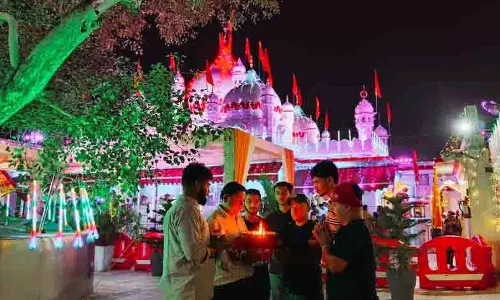 Chandigarh: नवरात्रि मेले में बुजुर्गों के लिए मुफ्त ई-रिक्शा, बस सेवा Chandigarh: नवरात्रि मेले में बुजुर्गों के लिए मुफ्त ई-रिक्शा, बस सेवा