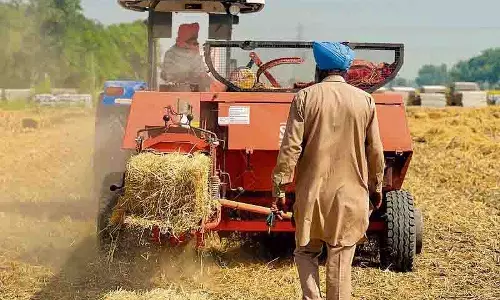 Amritsar: पराली प्रबंधन में मदद के लिए किसान सहायता केंद्र शुरू किया गया Amritsar: पराली प्रबंधन में मदद के लिए किसान सहायता केंद्र शुरू किया गया