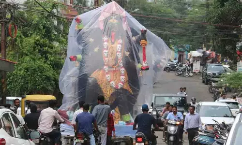 Navratri: भोपाल में भव्य शोभायात्रा और भक्ति के साथ मां दुर्गा का स्वागत Navratri: भोपाल में भव्य शोभायात्रा और भक्ति के साथ मां दुर्गा का स्वागत